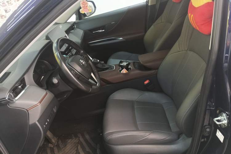 Used Toyota Harrier 2023 Dual-Engine 2.5L CVT Two-Wheel Drive Luxury Edition
