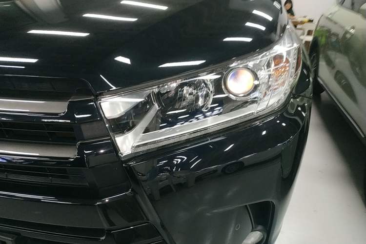 Used Toyota Highlander 2018 2.0T Four-Wheel Drive Luxury Version 7 Seats China VI Standard