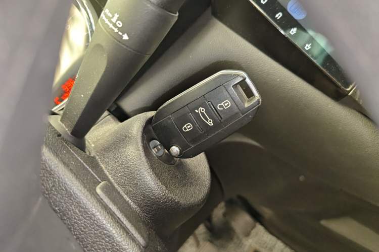 Used Peugeot 3008 2018 2.0L Automatic Classic Edition
