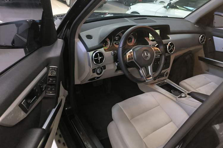 Used Mercedes-Benz GLK-Class 2015 GLK 260 4MATIC Dynamic Edition Ultimate Version
