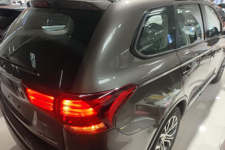 Used Mitsubishi Outlander 2018 2.0L Two-Wheel Drive Glory Edition 5 Seats
