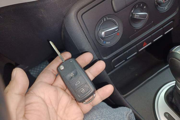 Used Volkswagen Beetle 2015 180TSI model
