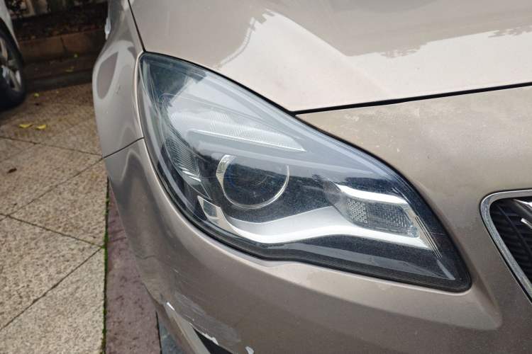 Used Buick Regal 2015 2.0L Leading Fashion Edition