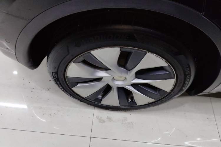 Used Tesla Model Y 2021 Long-Range All-Wheel-Drive Version 3D7