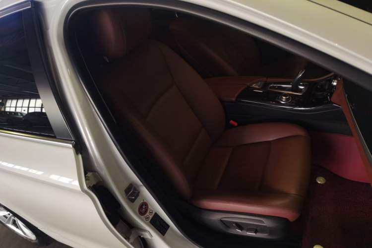 Used BMW 5 Series 2015 520i Elegant Edition
