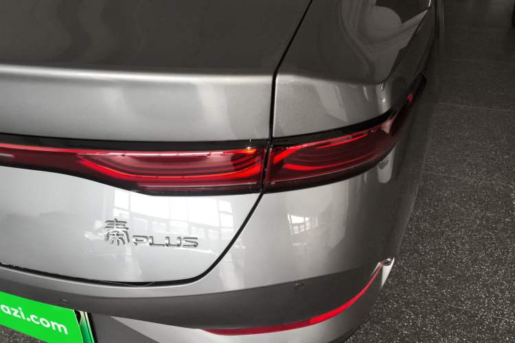 Used BYD Qin PLUS 2025 DM-i Smart Drive 55KM Leading Model
