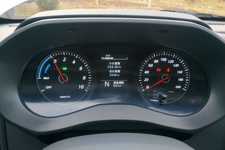 Used Wuling Yangguang 2024 300KM Comfort Version Passenger Van 75kW
