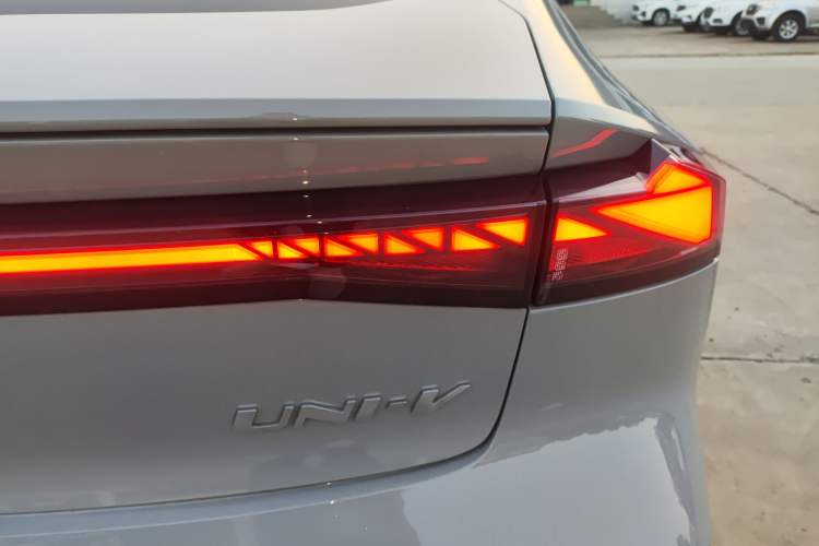 Used Changan UNI-V 2022 1.5T Smart Navigation Version
