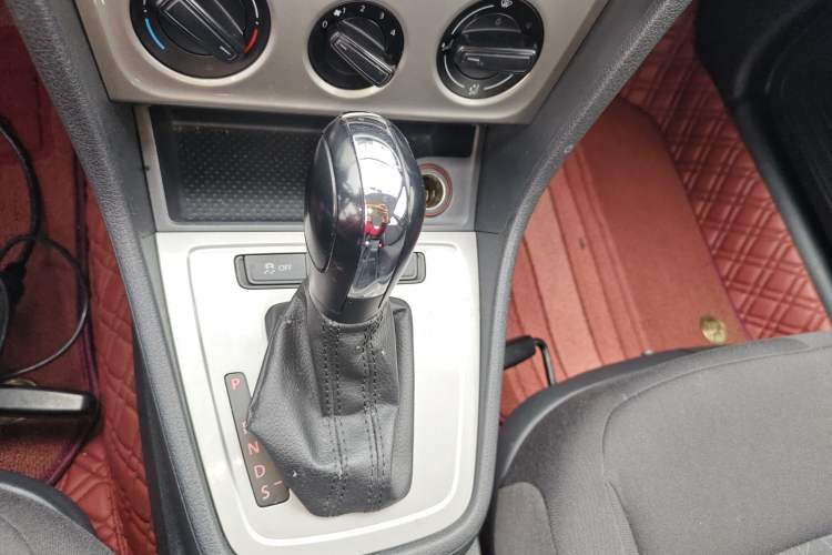 Used Volkswagen Lavida 2013 Revised Classic 1.6L Automatic Fashion Edition