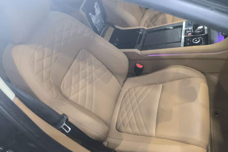 Used Jaguar XFL 2023 XFL 2.0T P250 Two-Wheel-Drive Prestige Luxury Gold Edition
