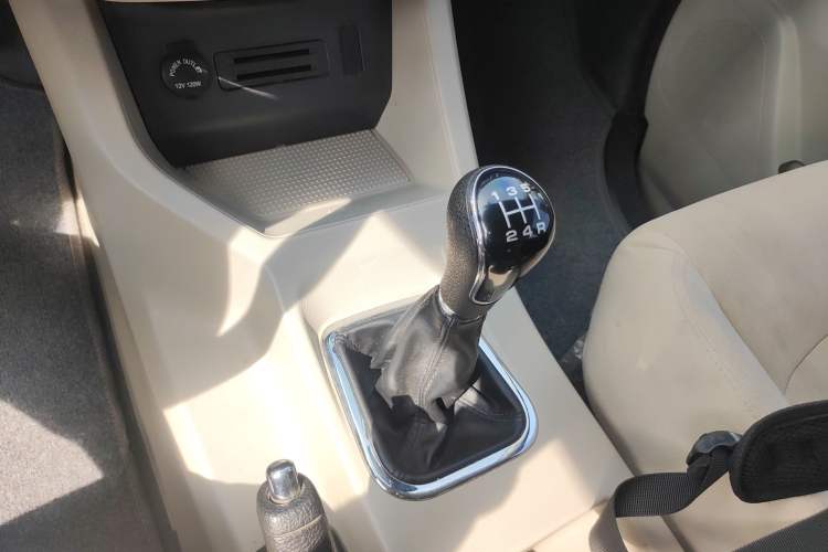 Used FORTHING Lingzhi 2019 Facelifted M5L 1.6L 7-Seater Base Model China VI Standard
