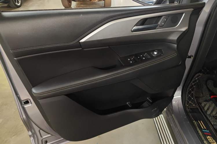 Used Great Wall King Kong Poer 2023 2.0T Automatic Diesel Two-Wheel-Drive Elite Version Flatbed GW4D20M
