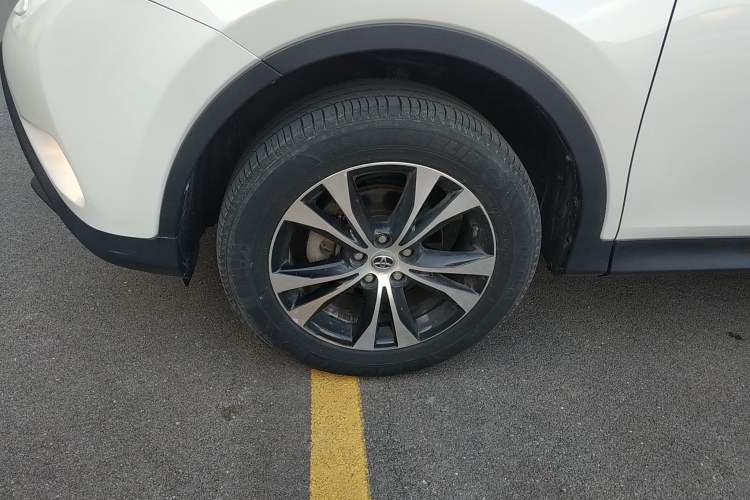 Used Toyota RAV4 2015 2.5L Automatic 4x4 Elite Edition
