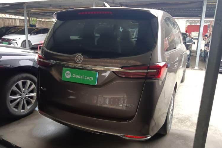 Used Buick GL8 2023 Facelifted Land Cruiser Executive Luxury Version
