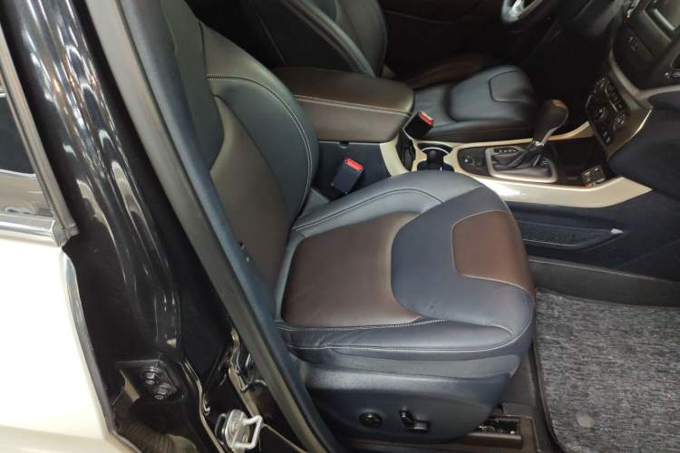 Used  Cherokee 2016 2.4L Leading Edition
