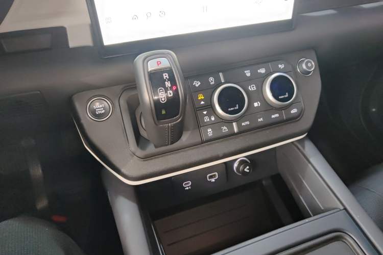 Used Land Rover Defender 2023 Facelift 110 3.0T P400 X-DYNAMIC HSE
