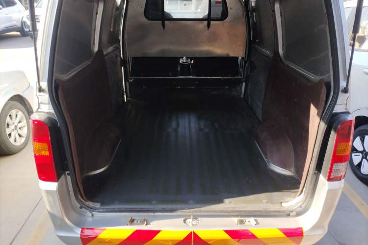 Used Wuling Zhiguang 2020 1.2L Van Utility Model China VI Emission Standard 2 Seats LSI