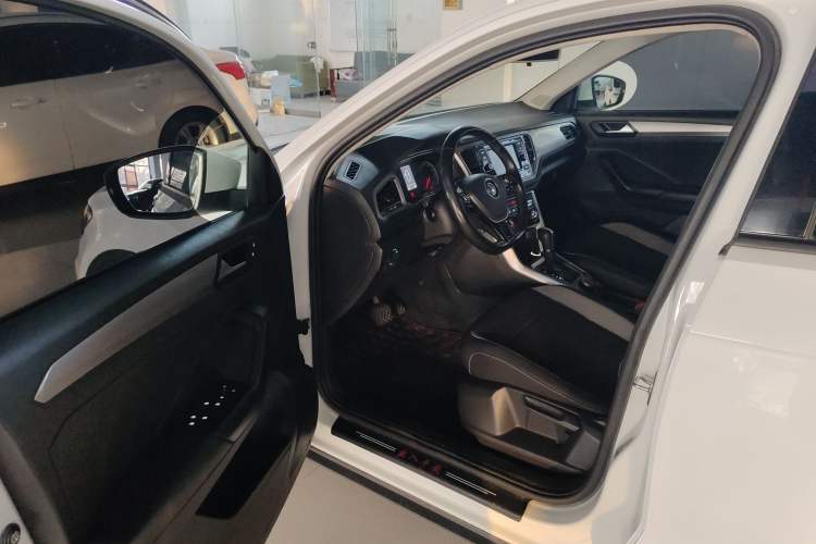 Used Volkswagen T-ROC 2019 230TSI DSG Two-Wheel-Drive Advanced Version China VI Standard
