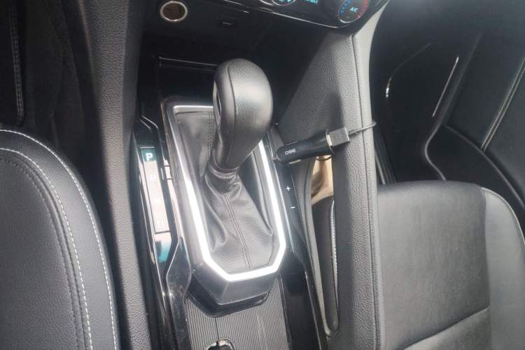 Used JMC Yusheng S350 2016 2.0T Automatic 2WD Gasoline Luxury 7-Seater