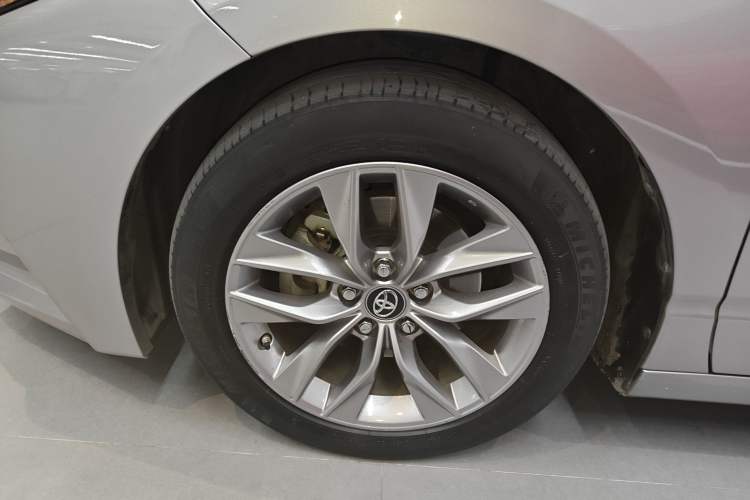 Used Toyota Avalon 2019 Dual-Engine 2.5L Luxury Edition China VI Standard
