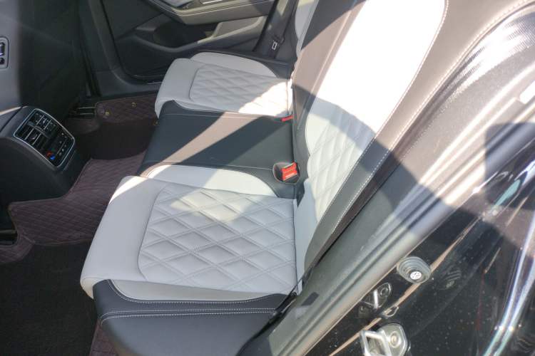 Used Volkswagen Magotan 2023 2 Million Units Limited Edition 330TSI DSG Leading Version