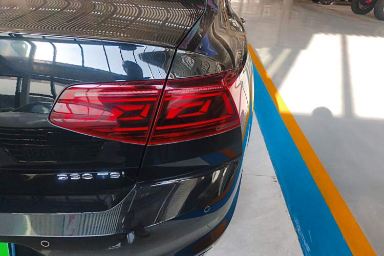 Used Volkswagen Magotan 2023 2 Million Units Limited Edition 330TSI DSG Leading Version
