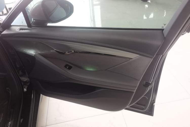 Used VOYAH PASSION 2024 PHEV Four-Wheel Drive Ultra-Long Range Flagship Model
