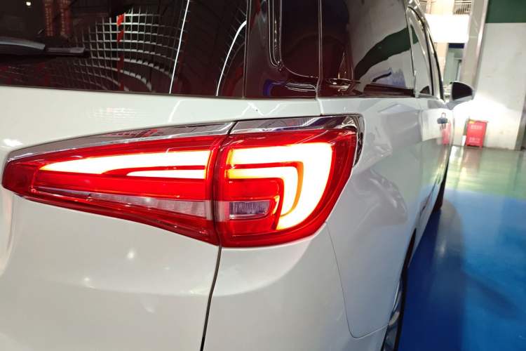 Used Buick GL8 2017 ES 28T Premium Version China V Standard