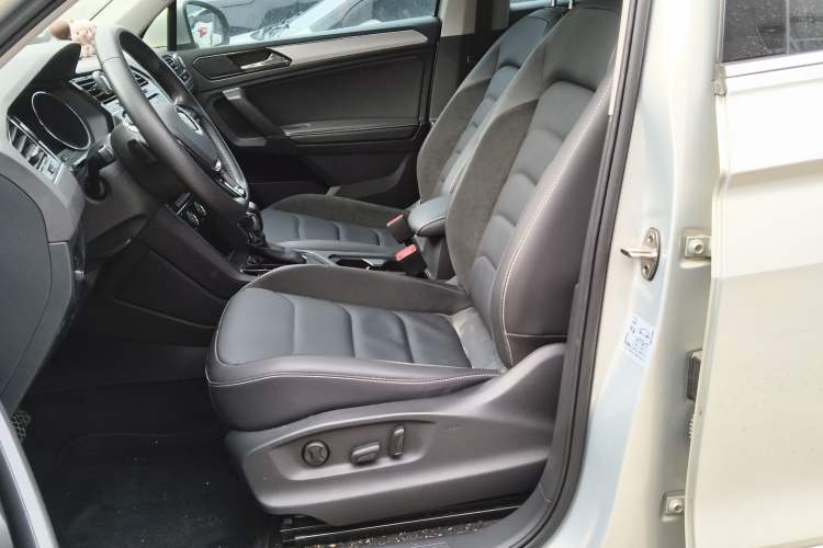 Used Volkswagen Tiguan L 2019 330TSI Automatic Two-Wheel Drive Smart Luxury Version China VI Standard
