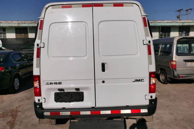 Used JMC Transit 2019 2.8T Commercial Version Short Wheelbase Mid-Roof 3-Seater China VI Standard JX493