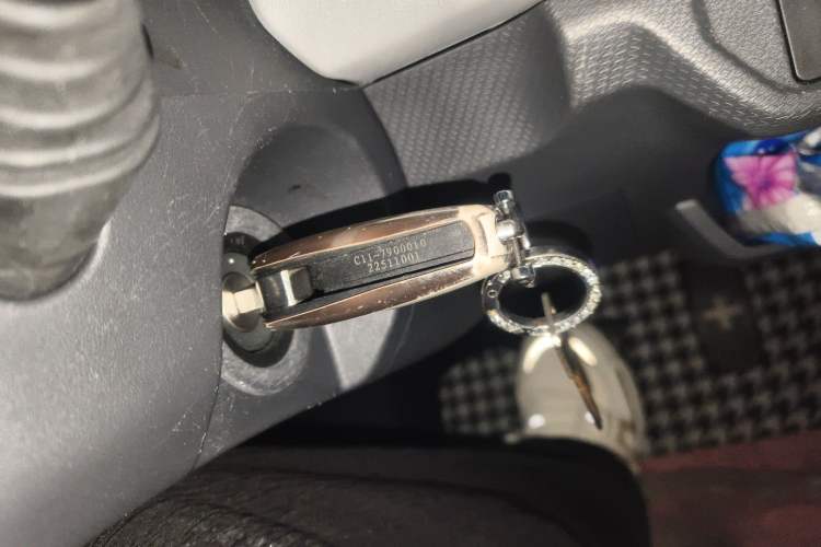 Used Chery QQ Ice Cream 2022 120km Conical Shape Lithium Iron Phosphate
