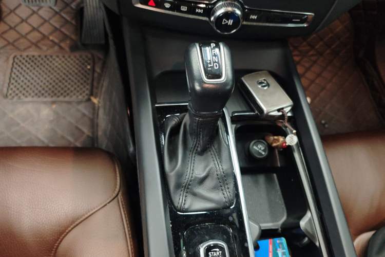 Used Volvo XC60 2019 T5 4x4 Zhiyuan Edition China VI Standard
