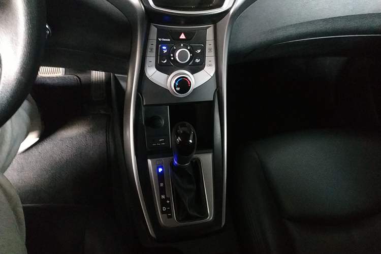 Used Hyundai Elantra 2016 1.6L Automatic Smart Version
