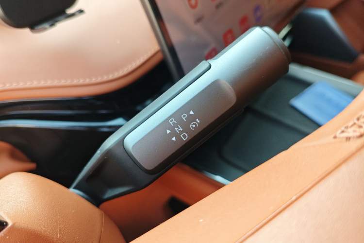 Used  HT 2025 670 Pro
