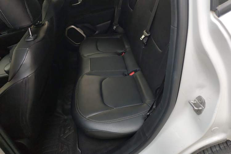 Used  Renegade 2018 Connected Large Screen Version 180T Automatic High-Energy Edition