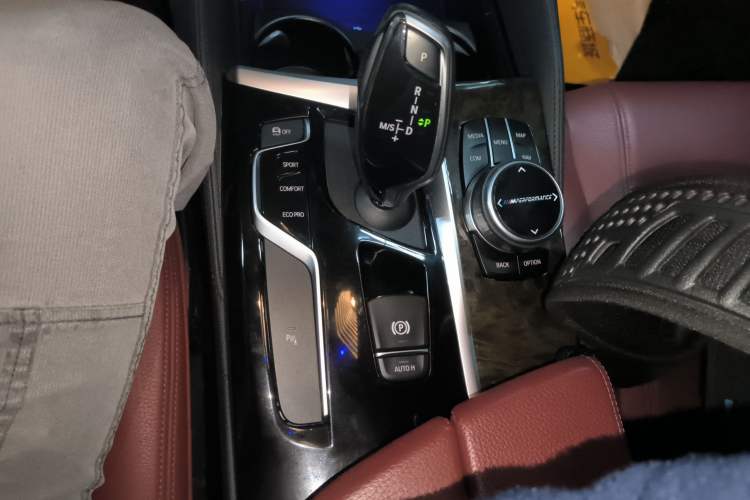 Used BMW 5 Series 2019 Facelifted 530Li Leading Edition M Sport Package