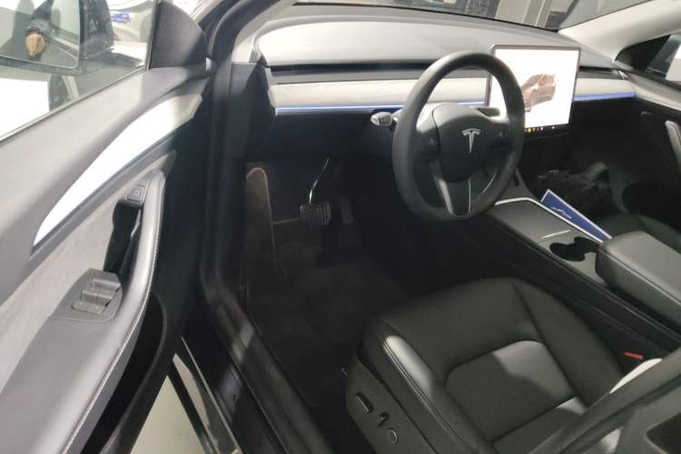 Used Tesla Model Y 2024 Rear-Wheel-Drive Version
