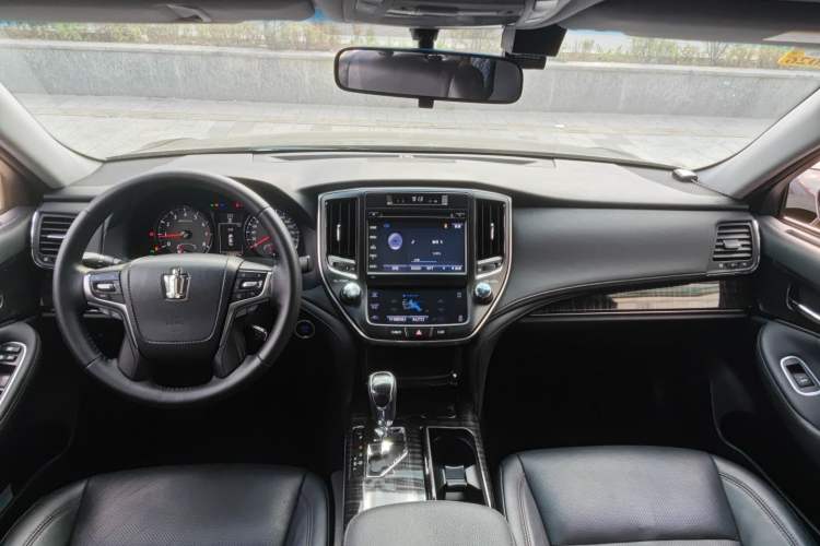 Used Toyota Crown 2015 2.0T Fashion Edition
