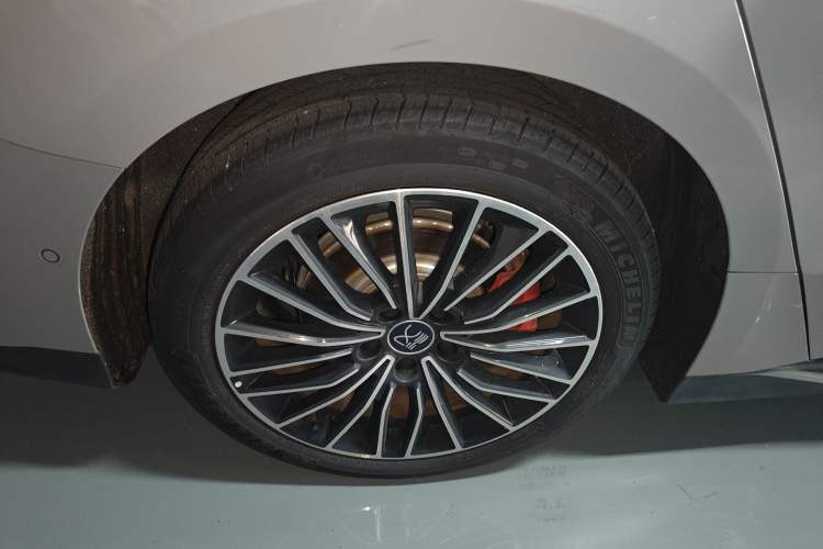 Used BYD Han 2025 EV with 701 km of Laser Radar-Enabled Intelligent Driving