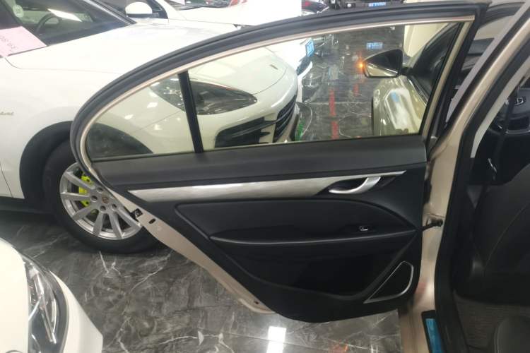 Used Geely Auto Emgrand 2019 Leading Edition 1.5L CVT Upward-Connected Model China VI Standard
