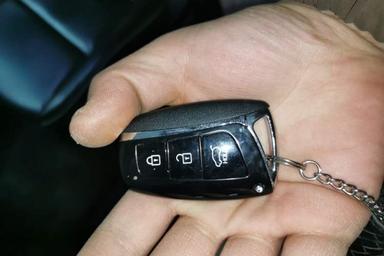 Used Hyundai Santa Fe 2017 2.0T Automatic Two-Wheel Drive Smart Version 7 Seats
