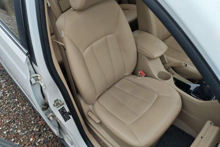 Used Baojun 730 2016 1.5L Manual Comfort Version 7 Seats China V Emission Standard
