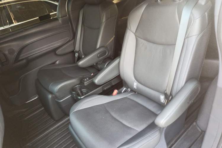 Used Toyota Sienna 2023 2.5L Hybrid Deluxe Edition