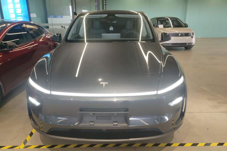 Used Tesla Model Y 2025 Long-Range All-Wheel-Drive Version