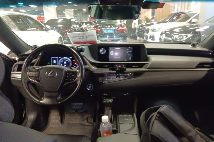 Used Lexus ES 2020 300h Premier Edition
