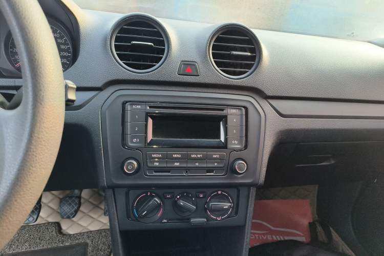 Used Volkswagen Jetta 2015 Value Edition 1.6L Manual Fashionable Style
