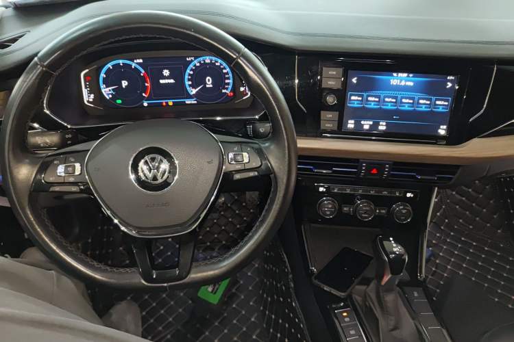 Used Volkswagen Passat 2019 330TSI Luxury Edition China VI Standard
