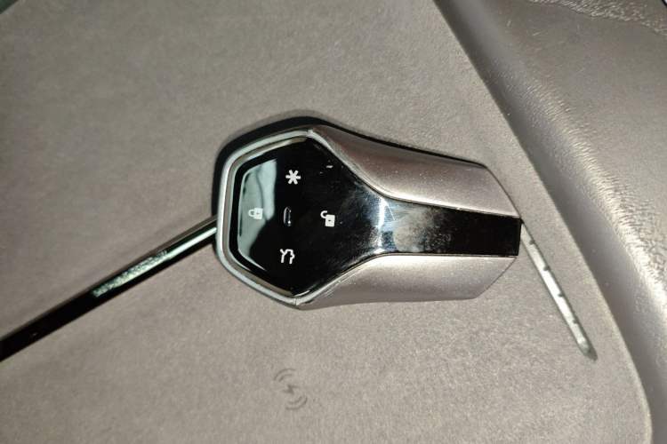 Used  HT 2024 825 Ultra-High Voltage Intelligent Driving Edition
