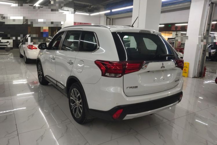 Used Mitsubishi Outlander 2016 2.4L 4x4 Luxury Edition 7-Seater