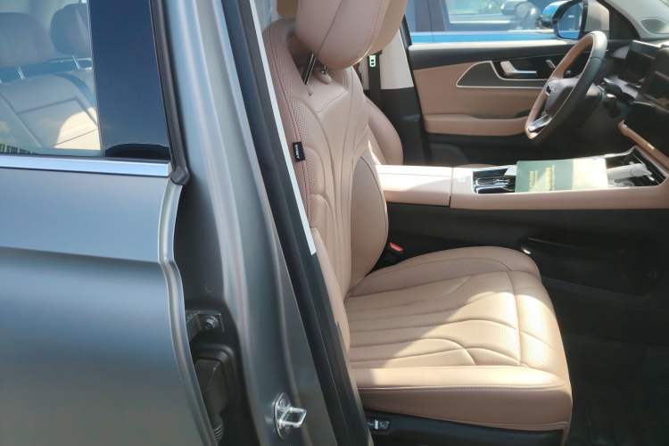 Used Chery Tiggo 8 L 2024 2.0T Two-Wheel Drive Prestige Version 5 Seats
